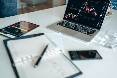 Banking guest speaker connects study with industry