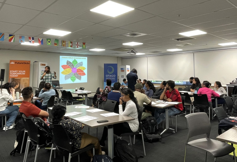 Alumni mentor guides students toward internships