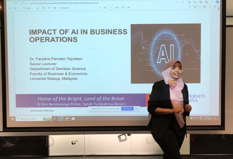 Senior Lecturer discusses AI in business