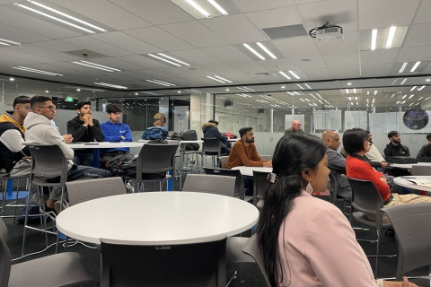 Researcher shares IT insights with students