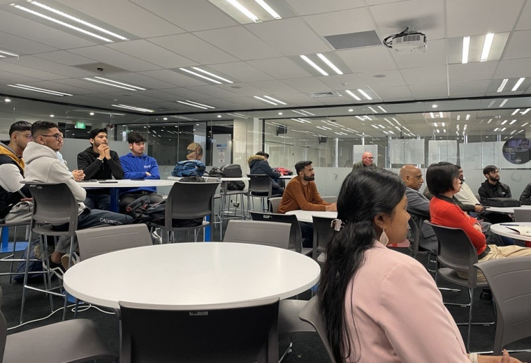 Researcher shares IT insights with students