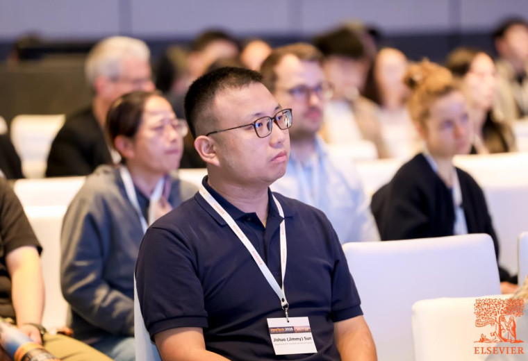 Senior lecturer presents AI research in Beijing