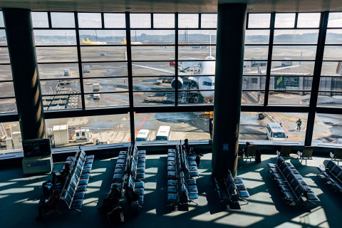 Student and lecturer publish Auckland Airport research in international journal